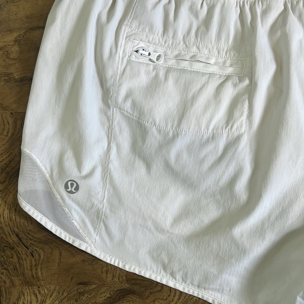 Lululemon Hotty Hot Short Size 6 White Reflective Detail - Picture 3 of 6